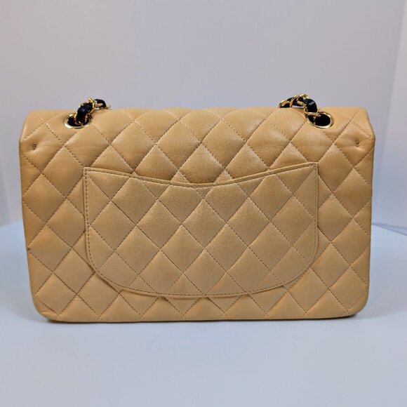Chanel Vintage Classic Double Flap Bag in Cream Lambskin with Gold Hardware - Picture 5 of 16